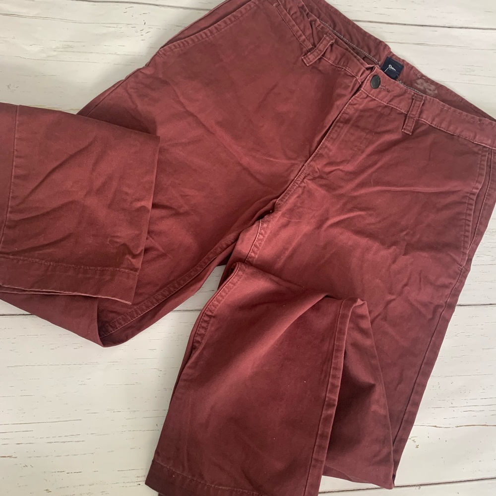 Red gap khakis 33x32